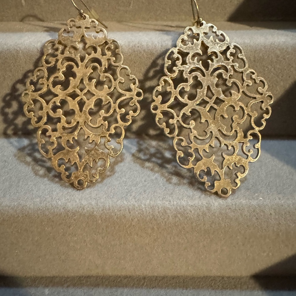 Elegant Gold Filigree Earrings